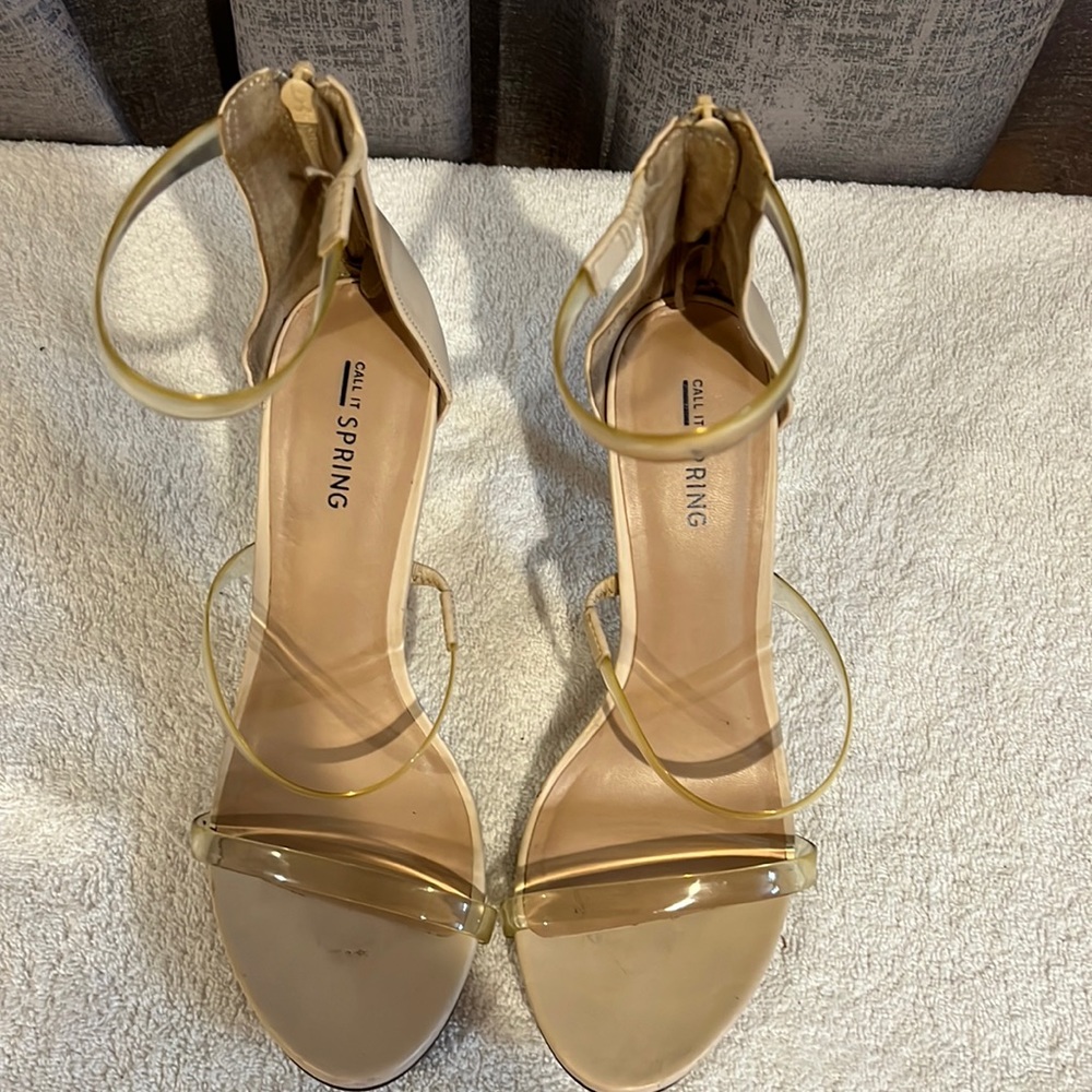 Size 9 tan leather heels brand is Call it spring